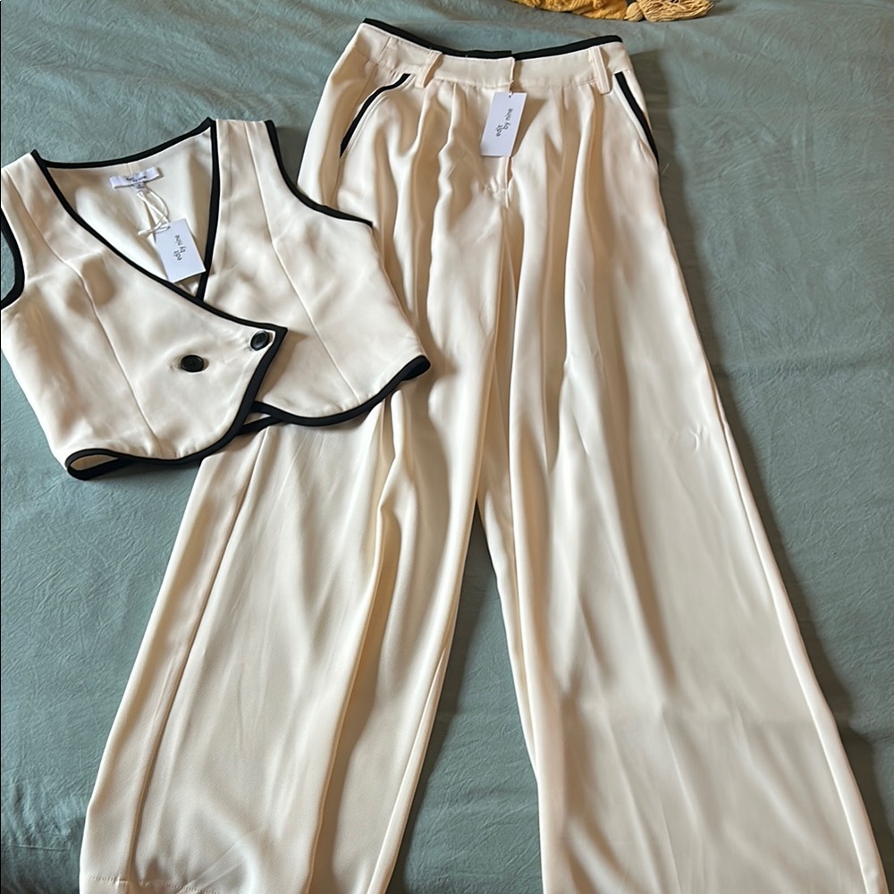 Edit by Nine - Cream w black trim matching set small- NWT